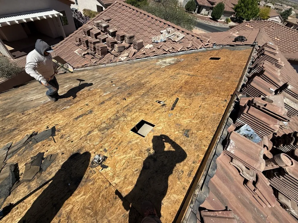 Slide of R&M Roofing and Construction