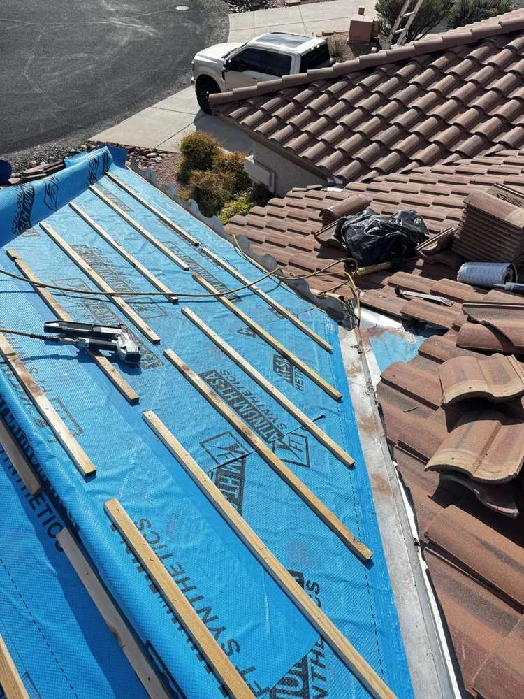 Slide of R&M Roofing and Construction