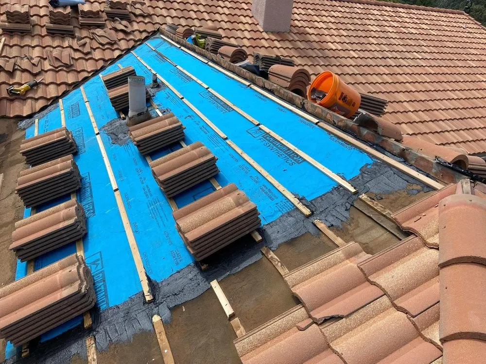 Slide of R&M Roofing and Construction