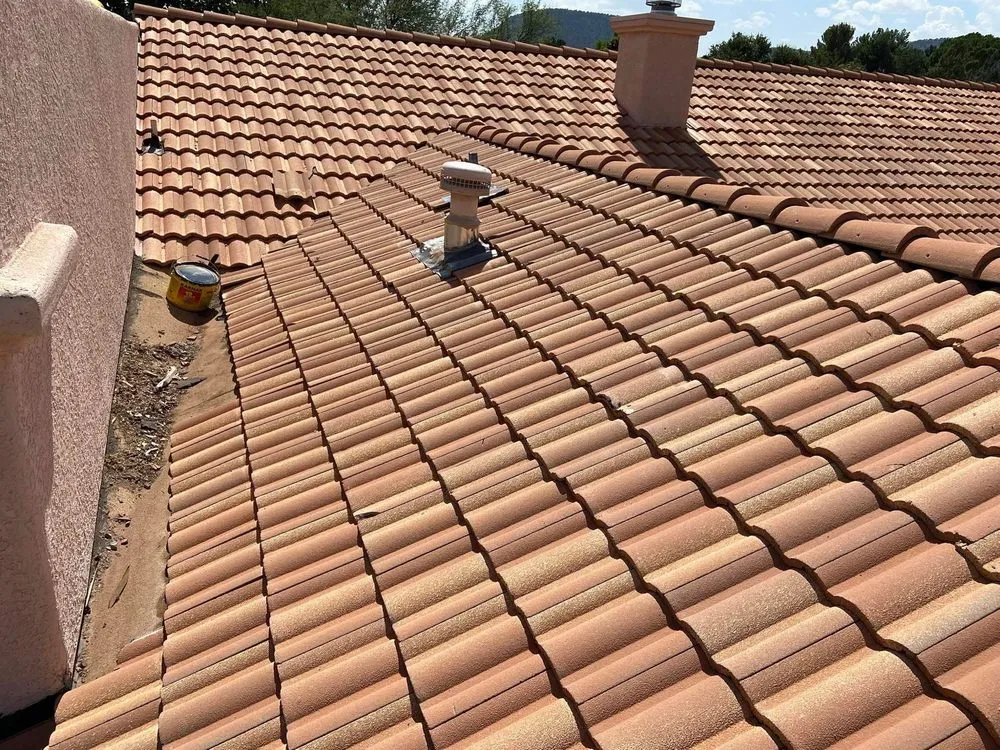 Slide of R&M Roofing and Construction