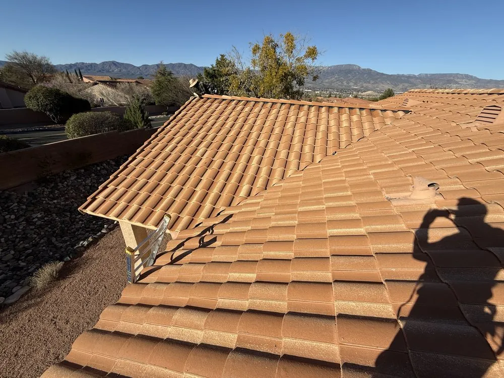 Slide of R&M Roofing and Construction