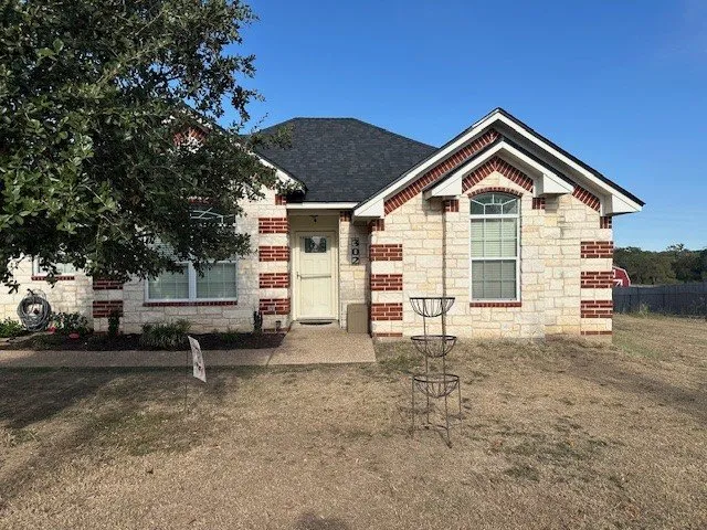 Emergency shingle roofing service with free inspection across Mcgegor, TX - RM Roofing