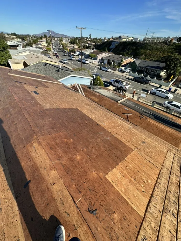 Slide of R&M Roofing