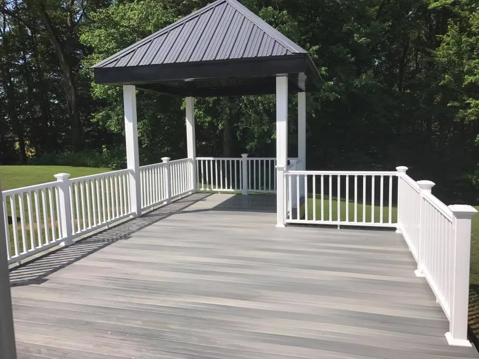 Slide of R&N Roofing