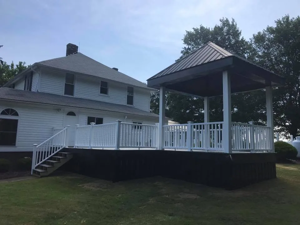 Slide of R&N Roofing