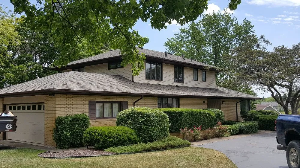 Slide of RNR Roofing