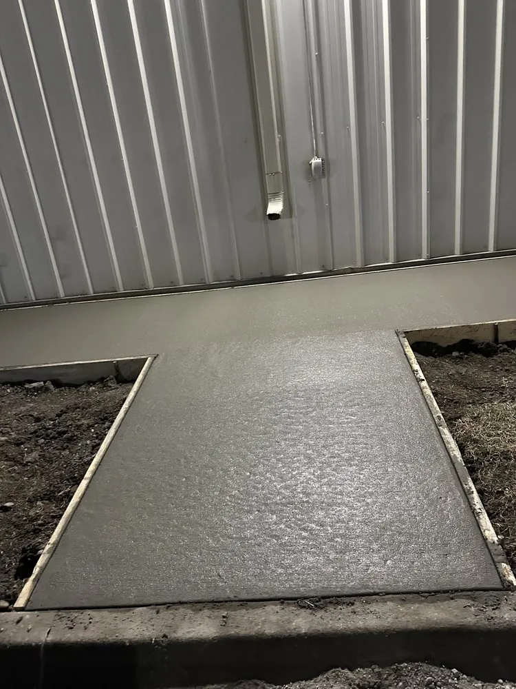 Reliable flat roof repair for fast service in Palmyra, NE by RNT Construction