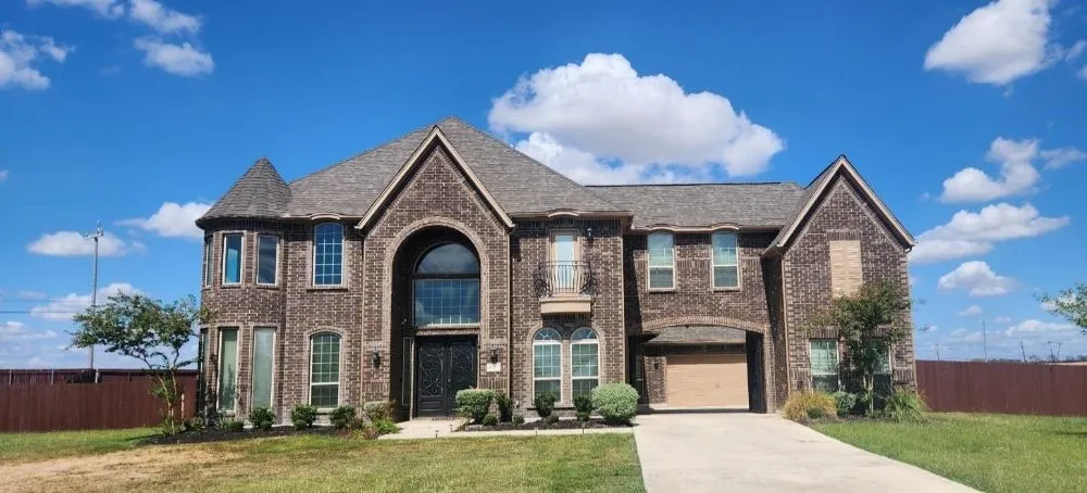 Slide of ROA Roofing & Services