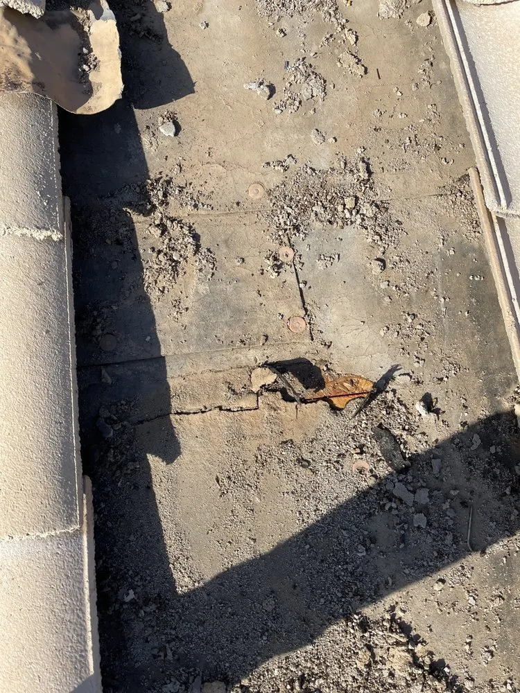 Slide of Roadrunner Roofing