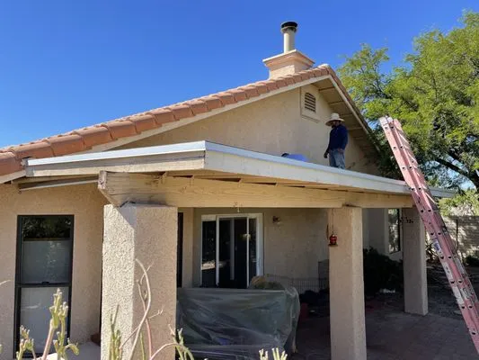 Roadrunner Roofing Logo