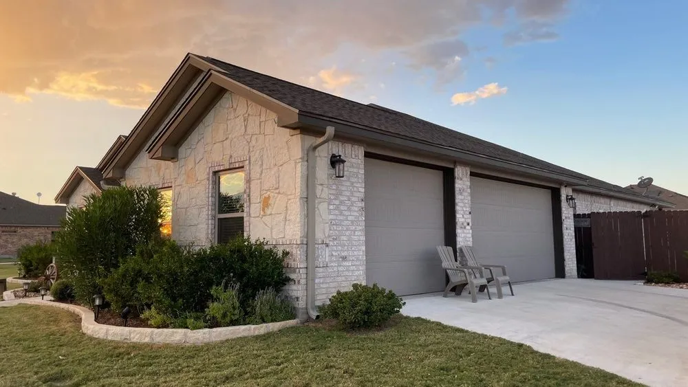 Slide of ROAM Roof & Solar