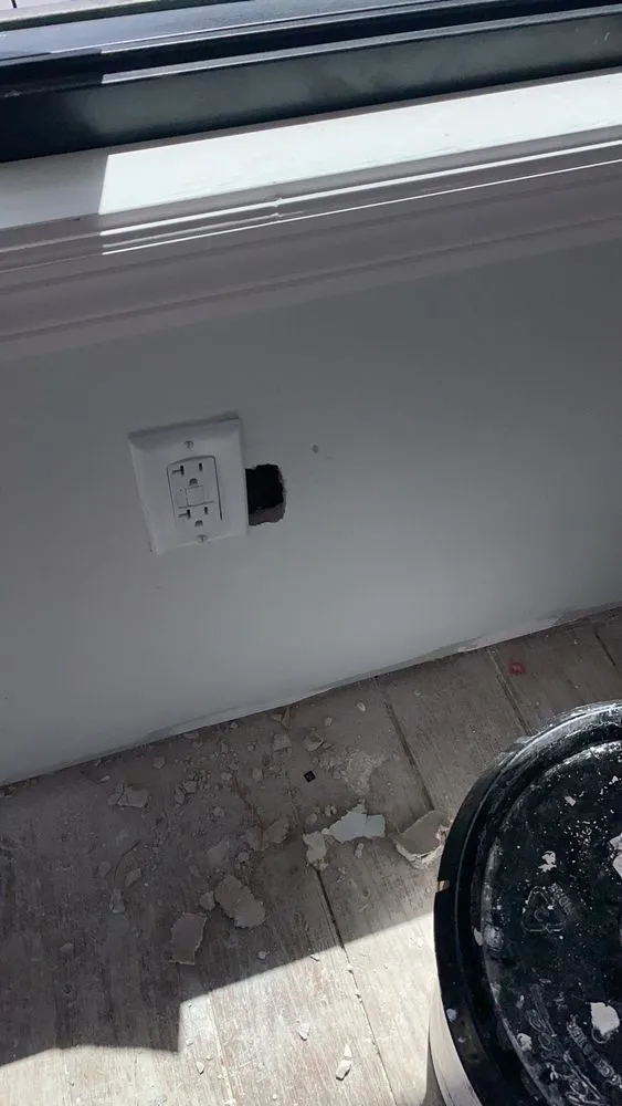 Slide of Roanoke Painting Cleaning