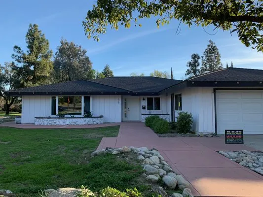 Robert Noy Roofing Logo