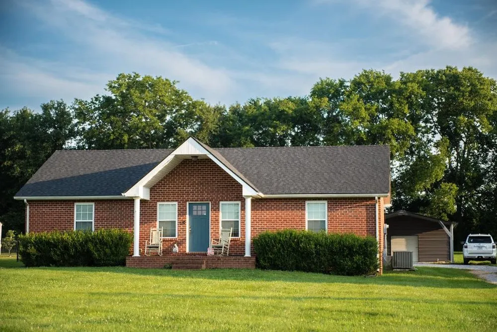 Top-rated residential roofing service in Castalian Springs, TN by Roberts Roof Repairs