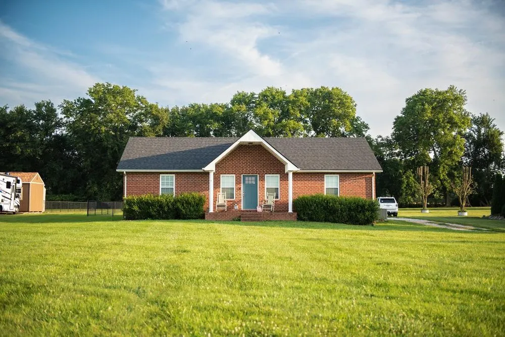 Expert roof repair same-day service across Castalian Springs, TN - Roberts Roof Repairs