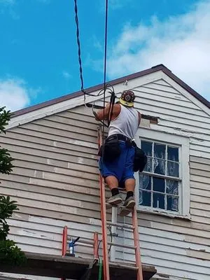 ROBERTS ROOFING AND CONSTRUCTION