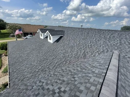 Robin's Roofing Logo