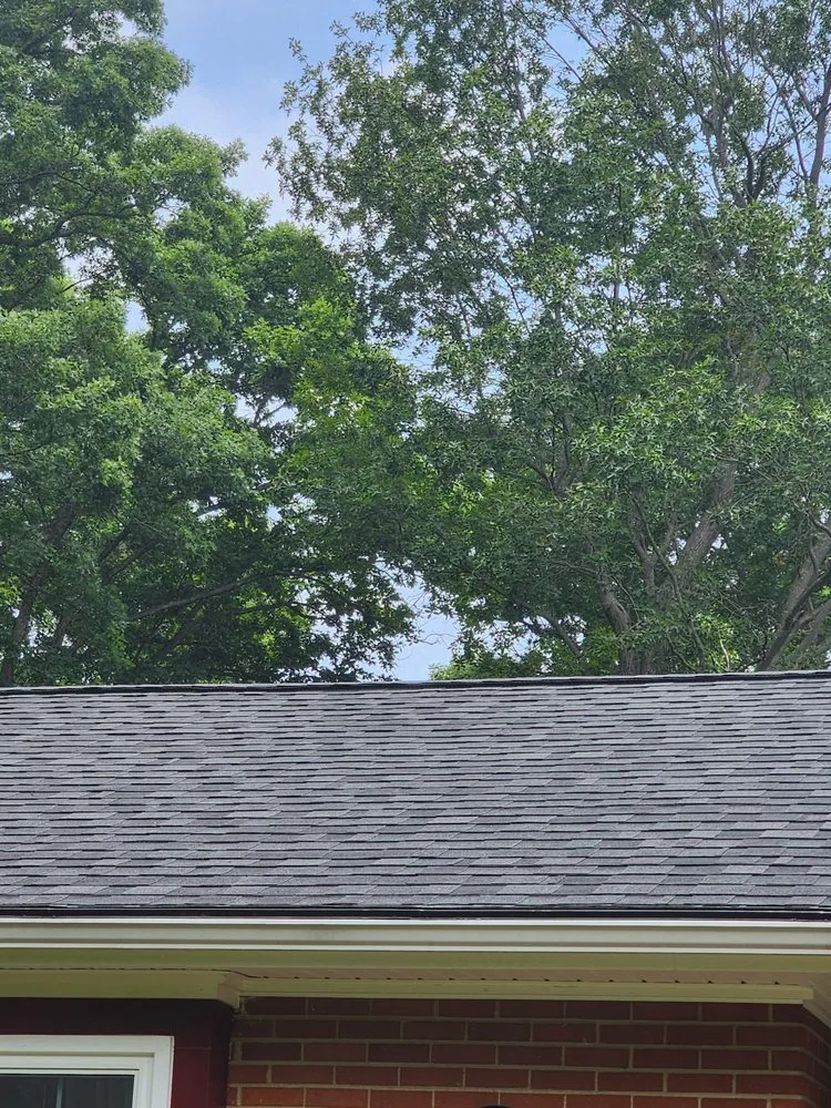 Top-rated residential roofing service in Chesterfield, VA by Robinson Builders