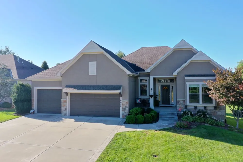 Slide of Robinson Roofing Kc