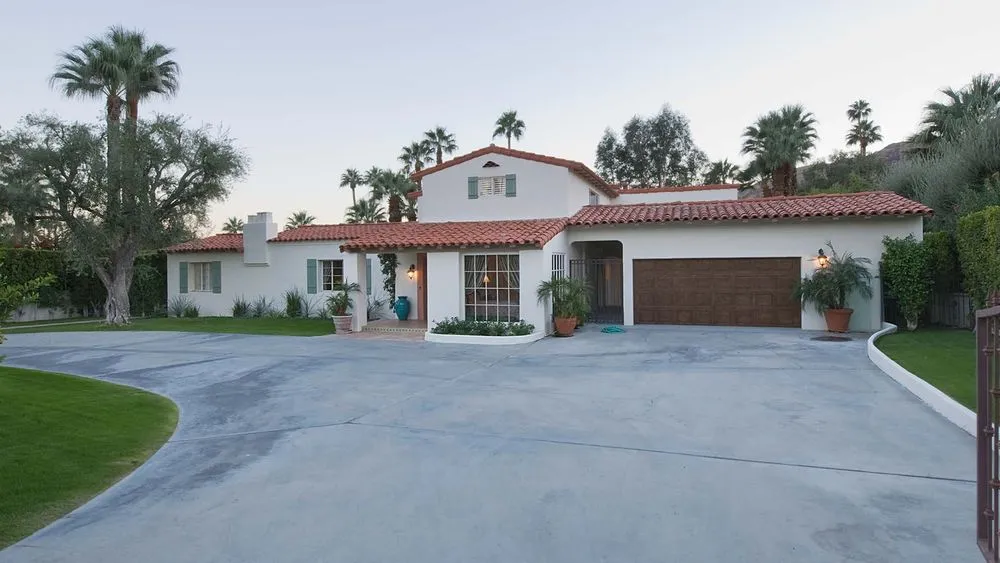 Slide of Rob's Roofing