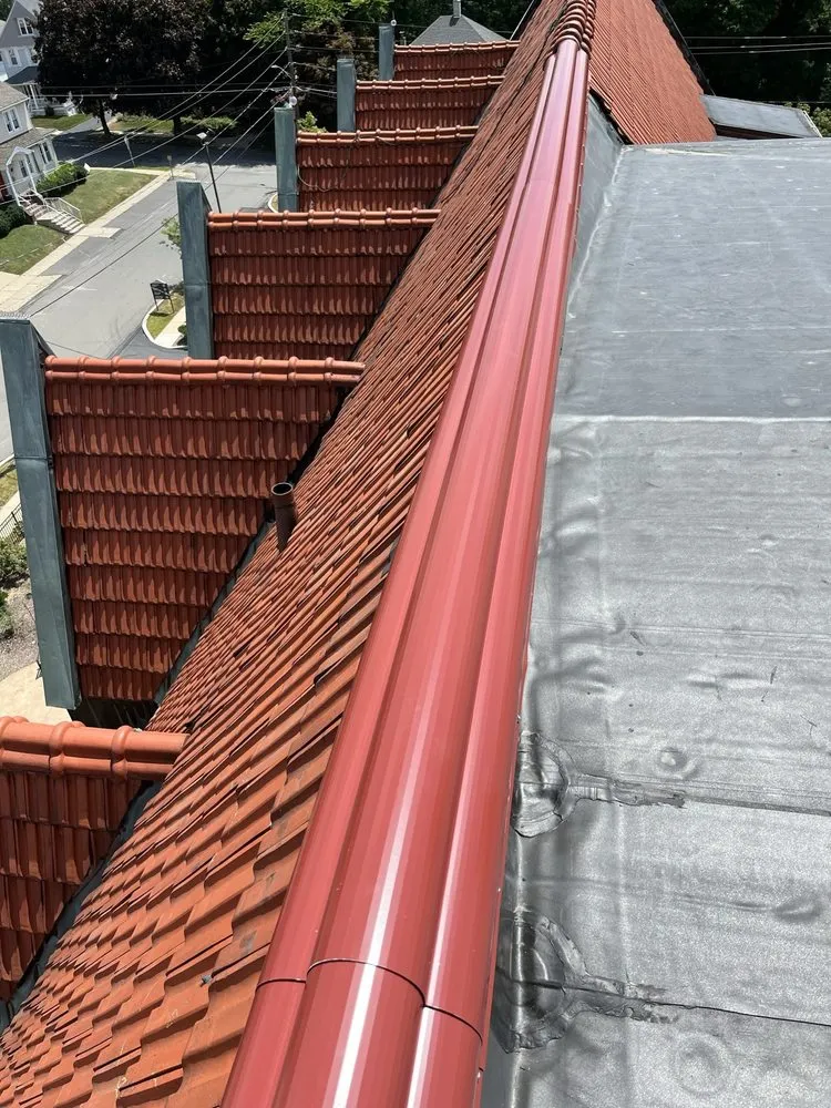 Licensed metal roofing installation in Lake Ariel, PA by Roche & Company