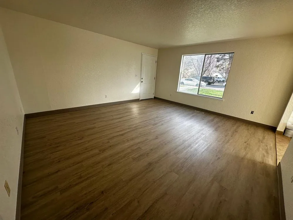 Slide of Rodas Roofing and Construction