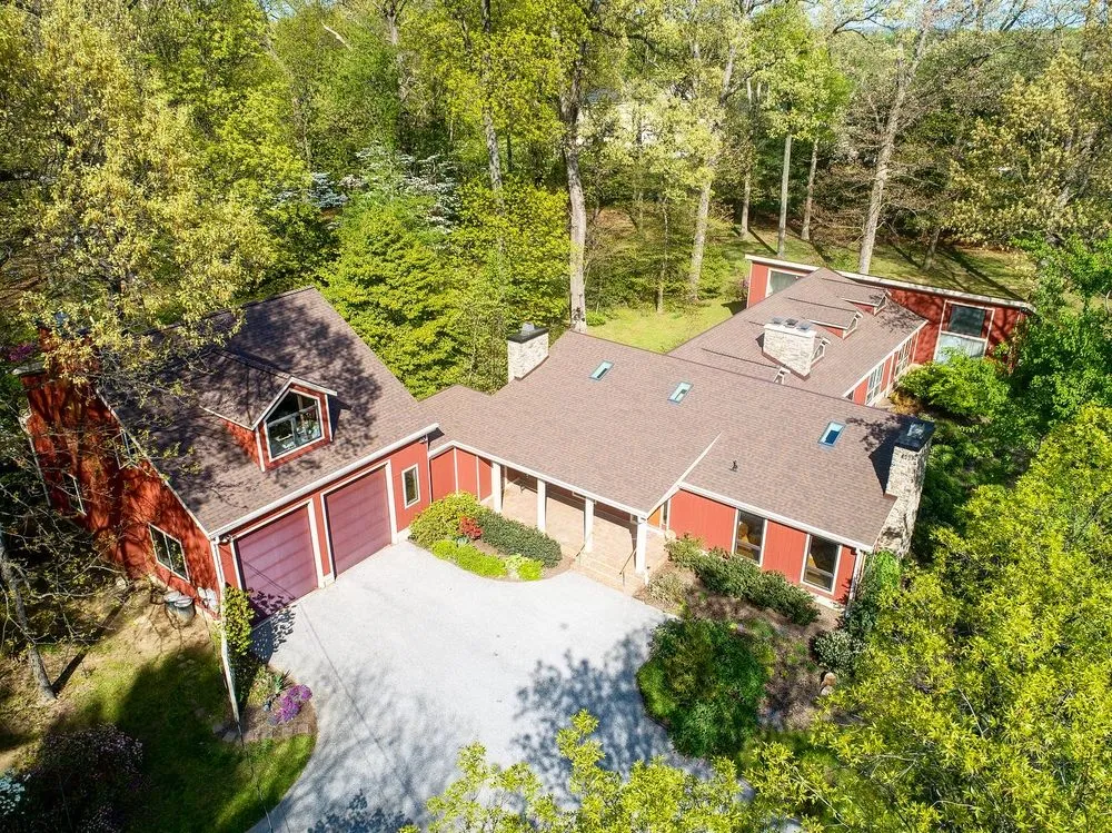 Professional shingle roofing service experts serving Millersville, MD - ROI Construction