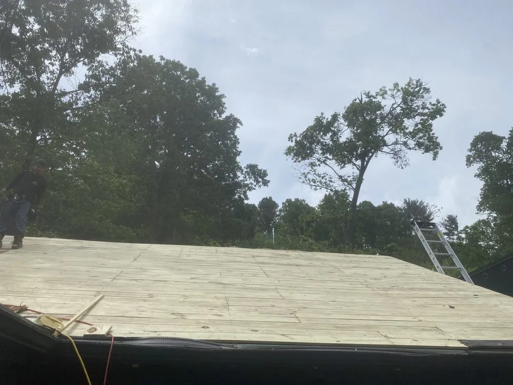 Slide of Rolando Roofing