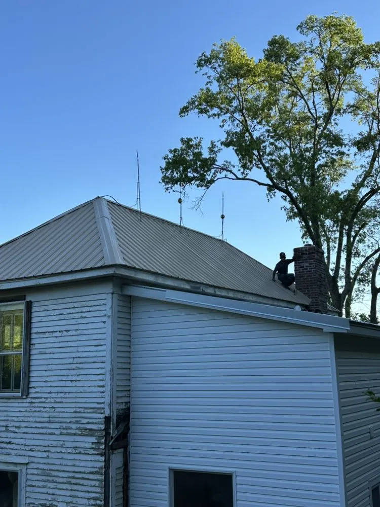 Slide of Rolando Roofing