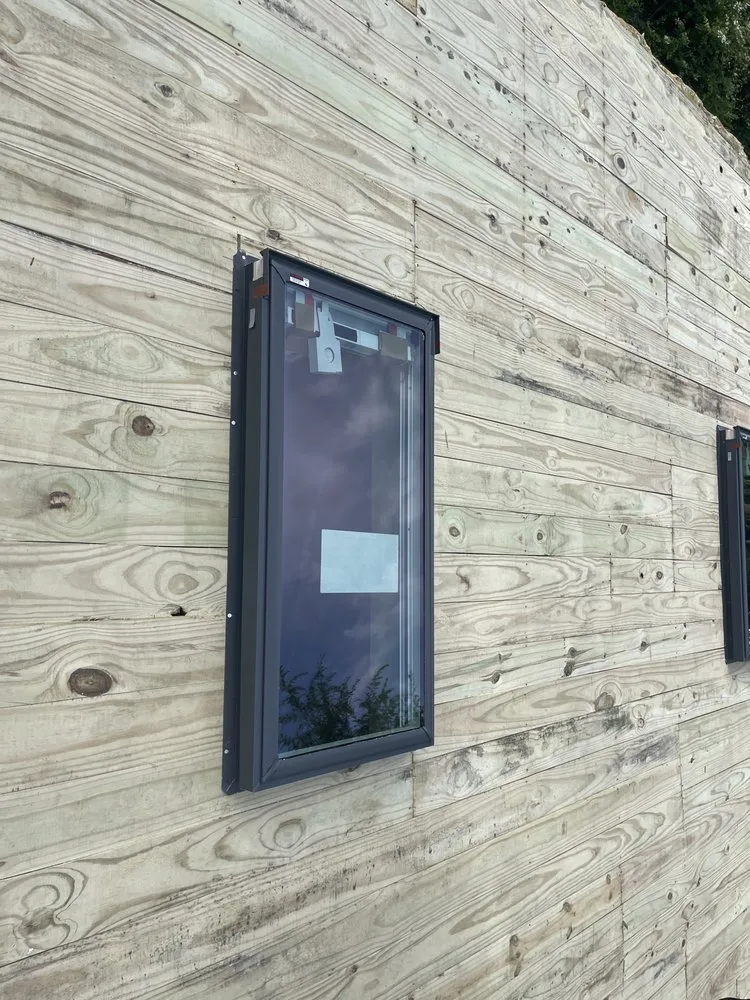 Slide of Rolando Roofing