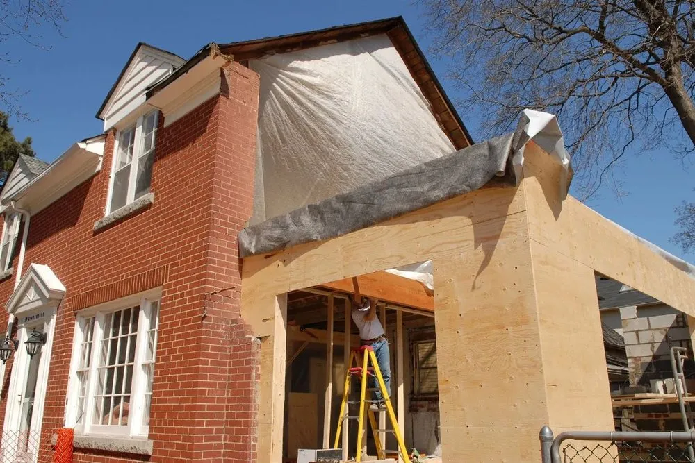 Licensed roof leak repair experts serving Slate Hill, NY - Romualdo's Home Renovations