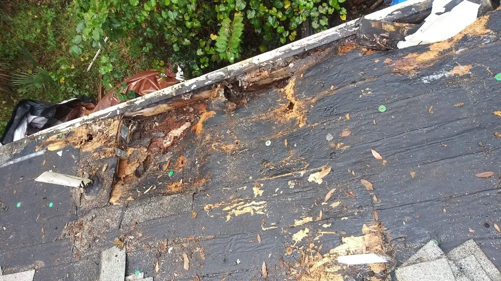 Slide of Roof Commander