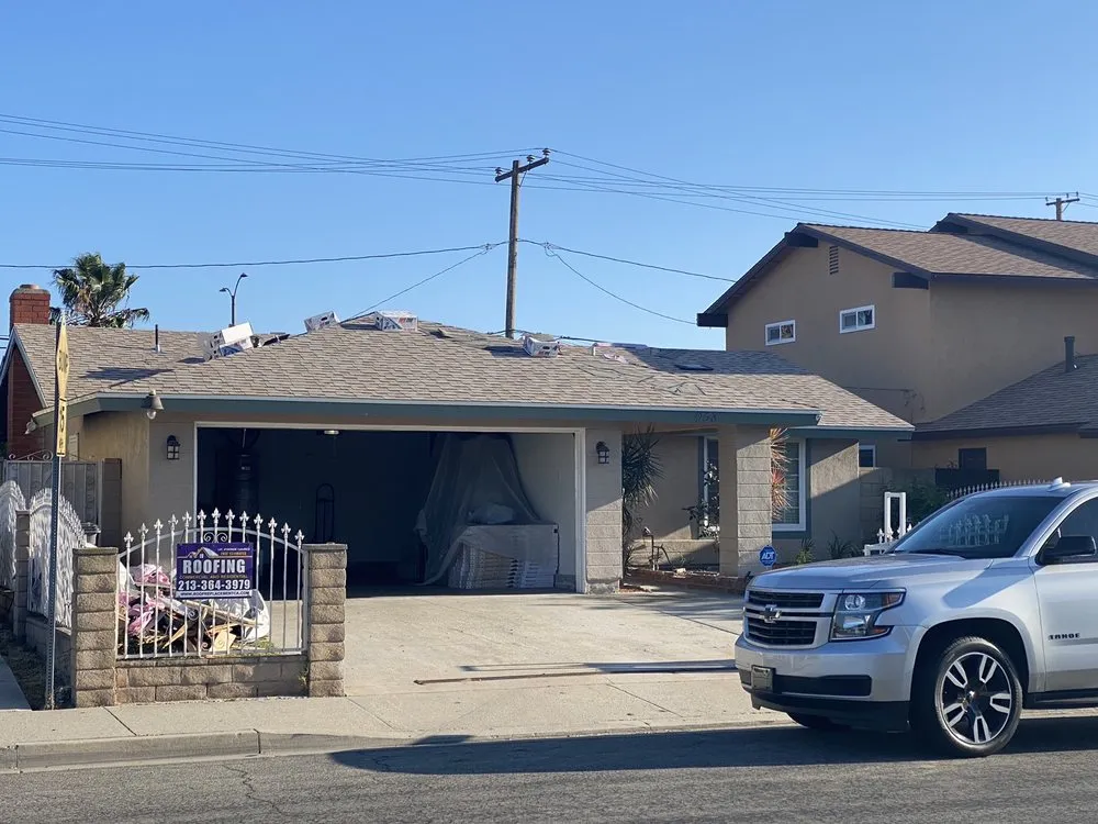 Licensed shingle roofing service in Valley Glen, CA by Roof Replacement