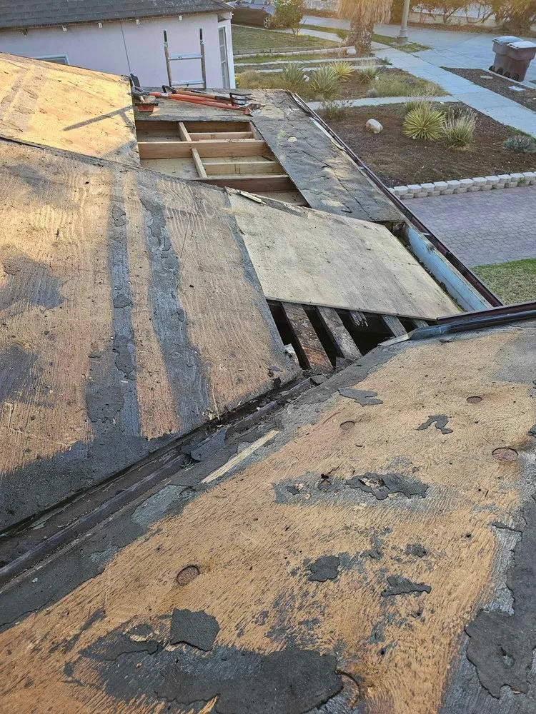 Expert roof repair for fast service across Valley Glen, CA - Roof Replacement
