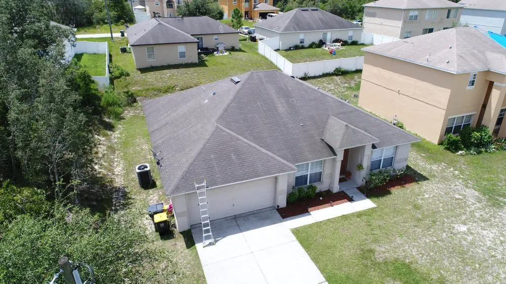 Slide of Roofer Orlando