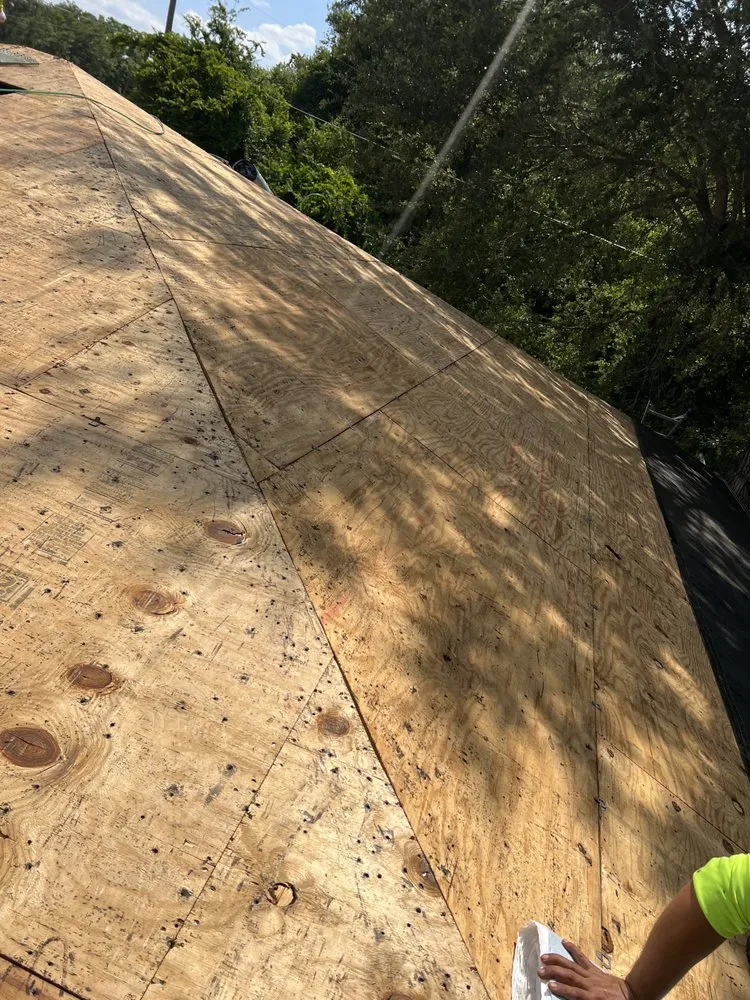 Slide of Roofing G&m Contractor