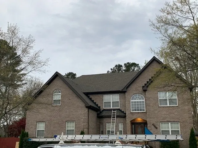 Slide of Roofing Latino