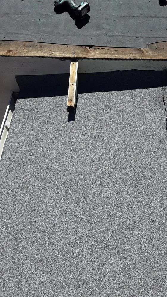 Slide of Roofing Leivas