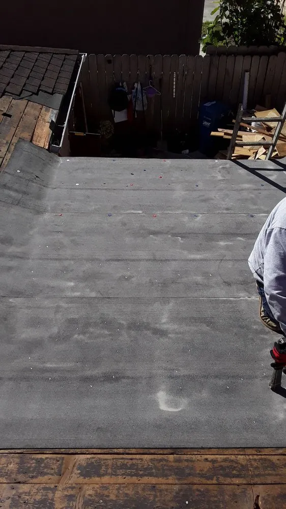 Slide of Roofing Leivas