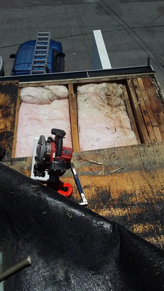 Slide of Roofing Leivas