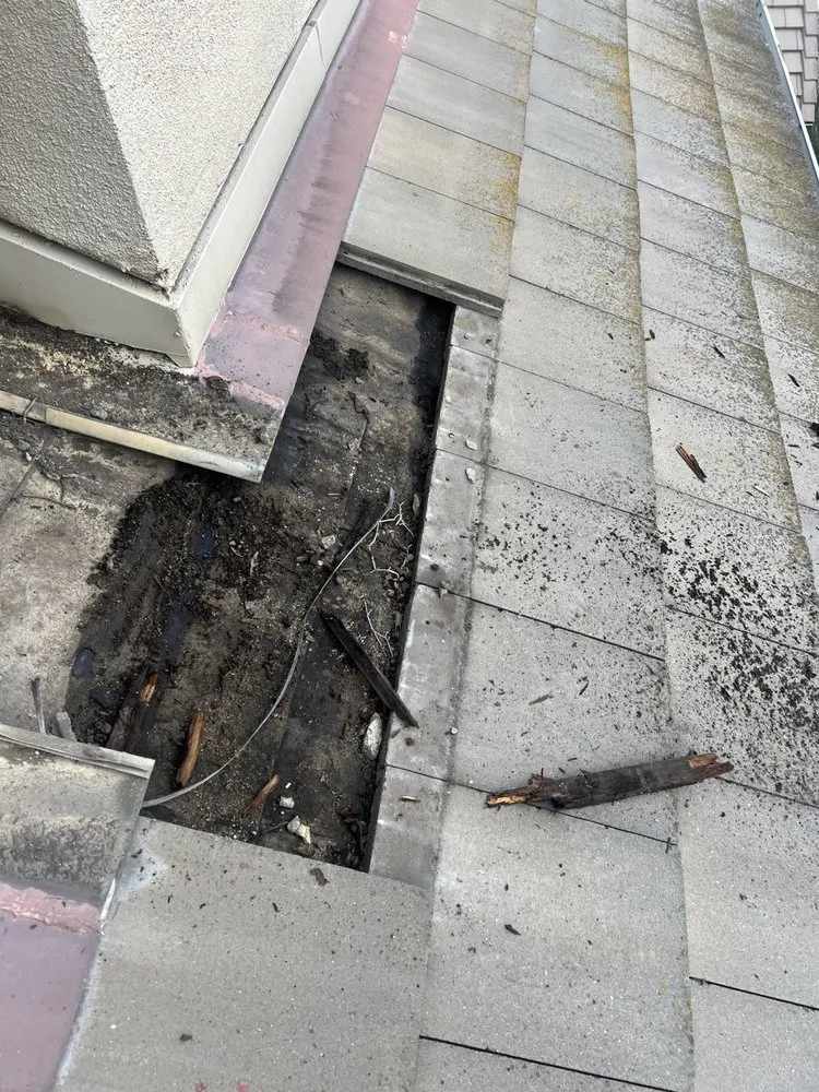 Slide of Roofing Service’s