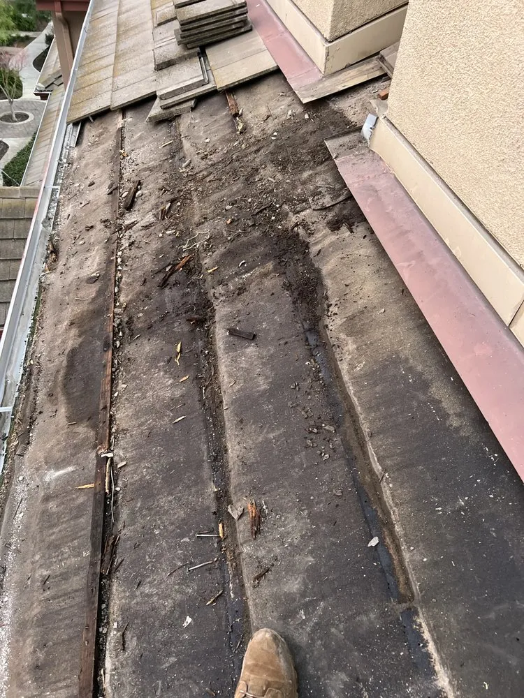 Slide of Roofing Service’s