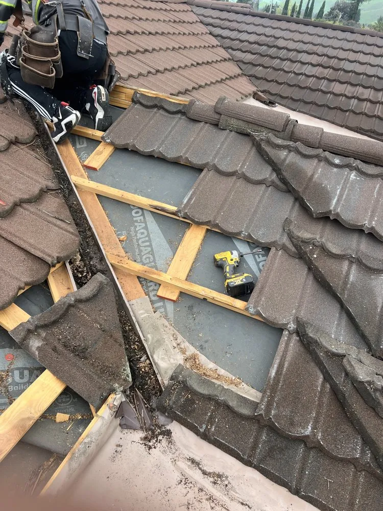 Slide of Roofing Service’s