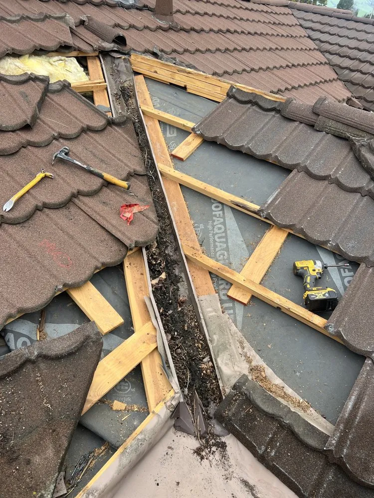 Slide of Roofing Service’s