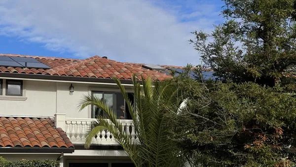 Roofing Specialist Logo