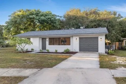 Local residential roofing service experts serving St Petersburg, FL - Roofing.Co & Air