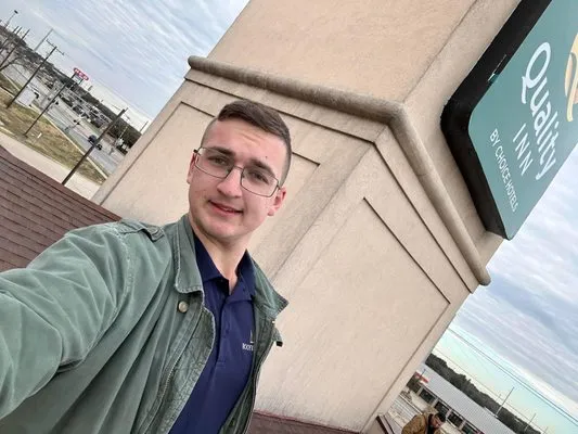 Rootin Tootin Roofin Logo