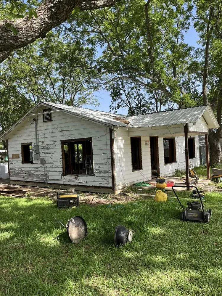 Slide of Rosas Construction