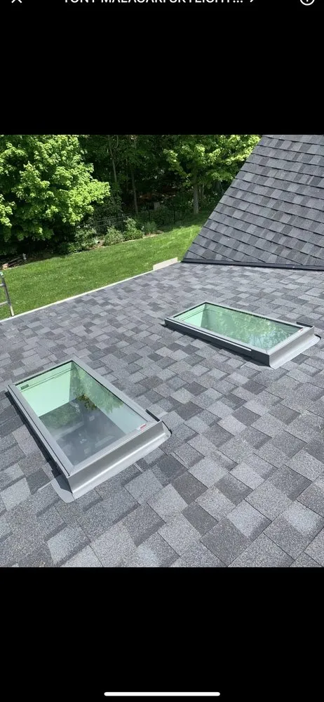 Slide of Rosas Roofing