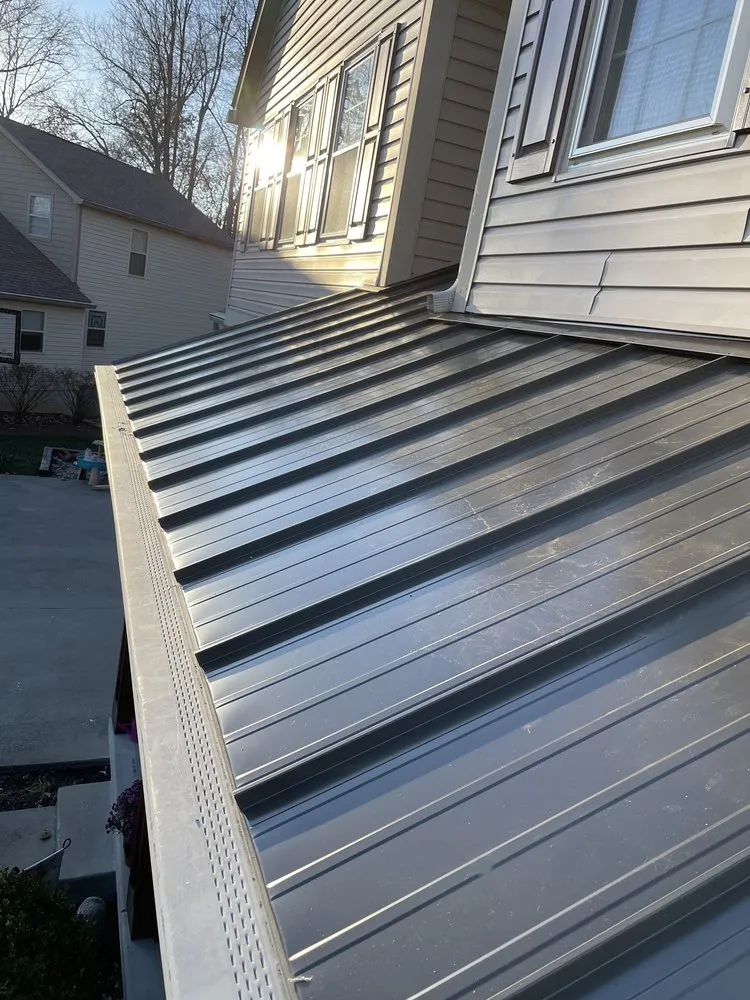 Slide of Rosas Roofing